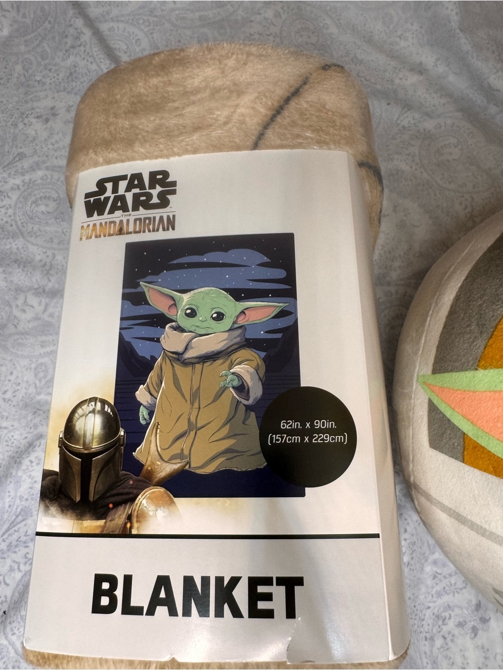 Star Wars Grogu thick plush blanket & Super soft & squishy Grogu cloud pillow - Picture 7 of 12